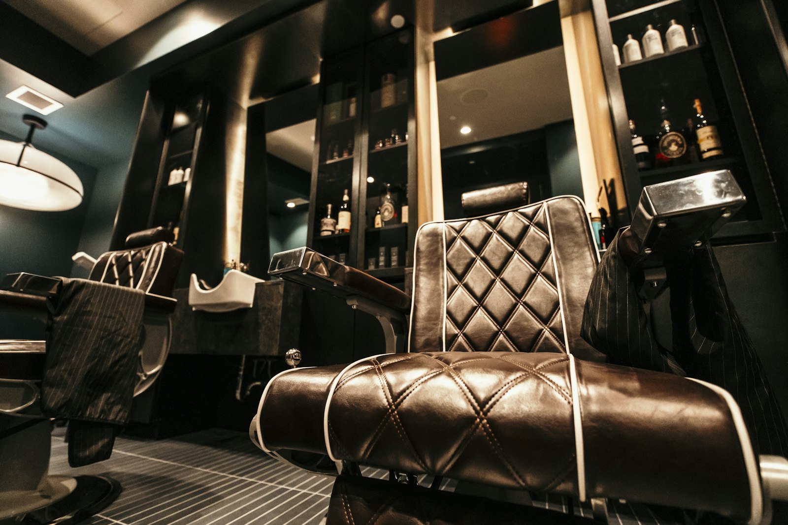 Het interieur van Our barber